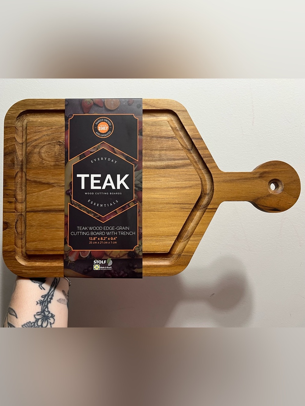 Teak Edge-Grain Cutting Board with Handle - Natural Brown